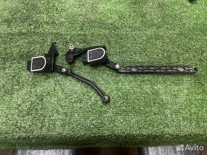 Датчик положения кузова на Мерседес