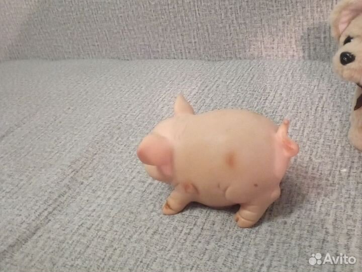 Игрушка собаки и свинка
