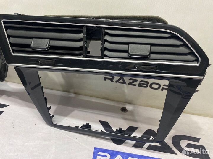 Volkswagen Tiguan 22019 5NB857189VR140-272