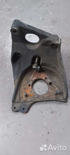 Кронштейн Nissan Serena c23