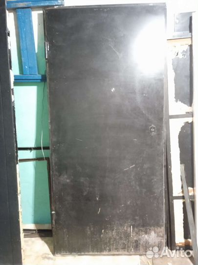 Металлическая дверь бу 2010-900