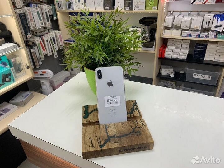 iPhone X, 64 ГБ