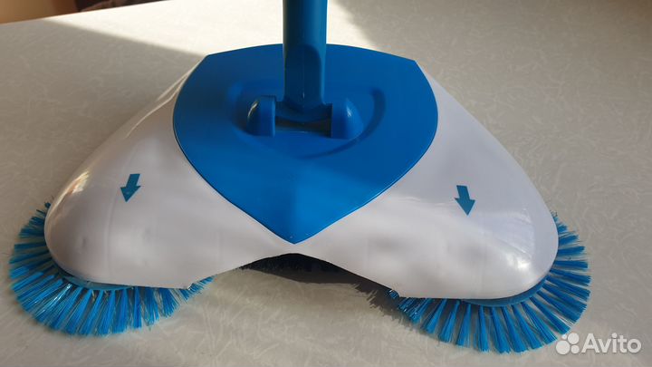 Механическая щётка, веник-пылесос; за корм котикам
