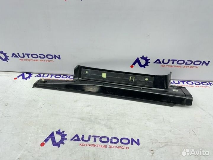 Накладка на порог салона задняя левая Mercedes C