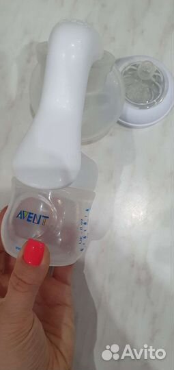 Молокоотсос ручной Avent с бутылкой