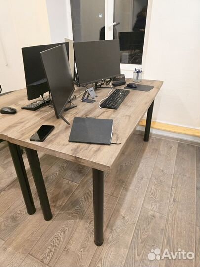 Два стола, две тумбы, два кресла