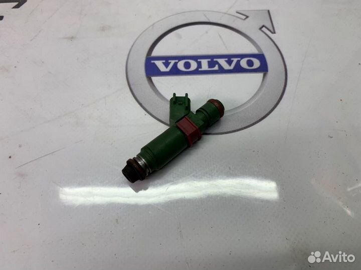 Форсунка топливная бензин Volvo V70 B5244 9470229