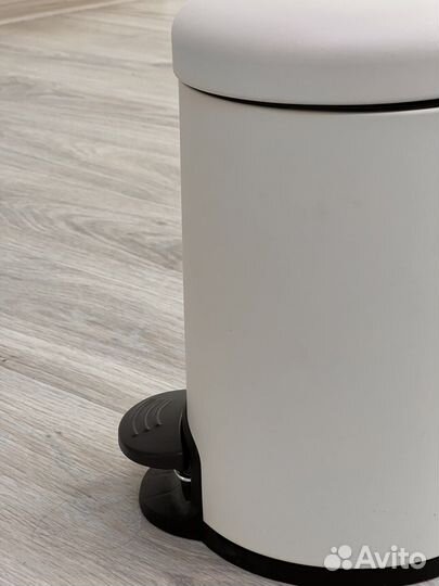 Мусорное ведро с педалью