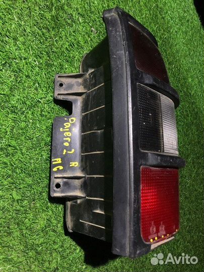 Фонарь задний правый Mitsubishi Pajero 2 V46W