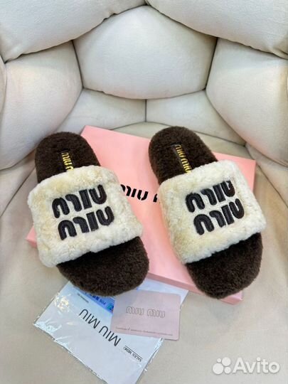Меховые тапочки Miu Miu 