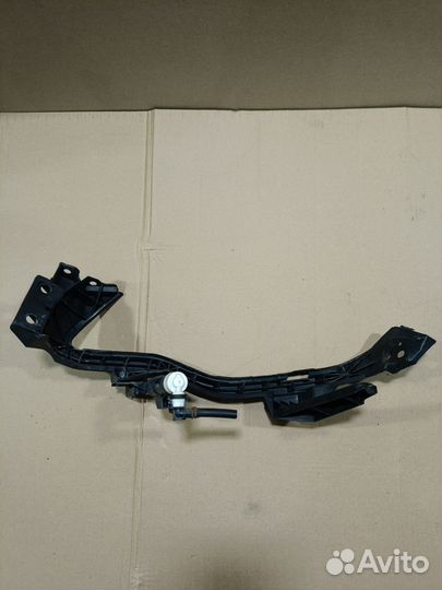 Кронштейн бампера передний Subaru Impreza GP2