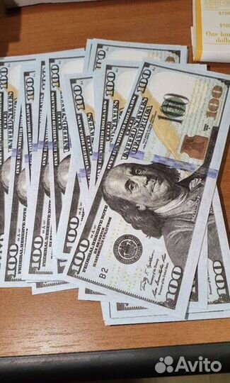Сувенирные деньги (доллары, евро, рубли)