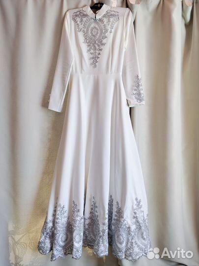 Платье на никах