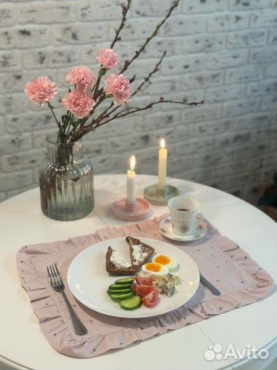 Салфетка сатин цветочки маленькие на розовом с рюш