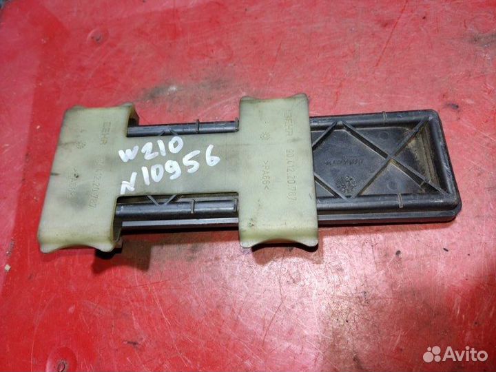 Крышка салонного фильтра Mercedes-Bens E-Class