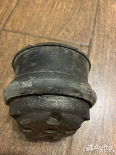 Подушка двигателя левая Mercedes Benz E200 W211