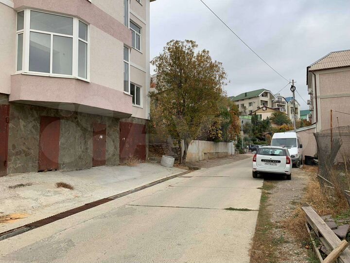 Доля в 1-к. квартире, 60 м², 3/3 эт.