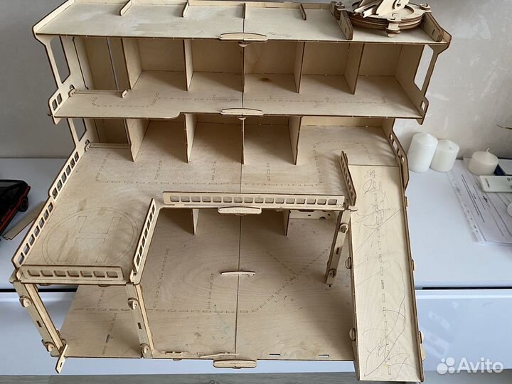 Гараж для машинок деревянный