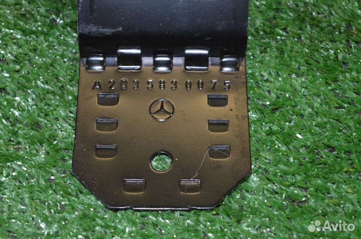 Башмак противооткатный Mercedes w211 3.2