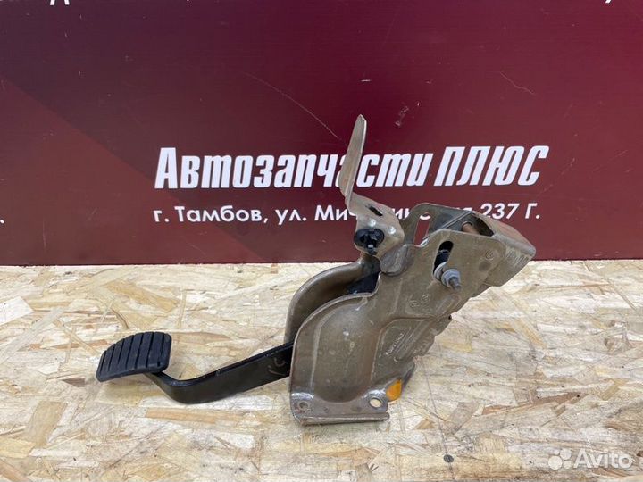 Педаль тормоза Renault Logan