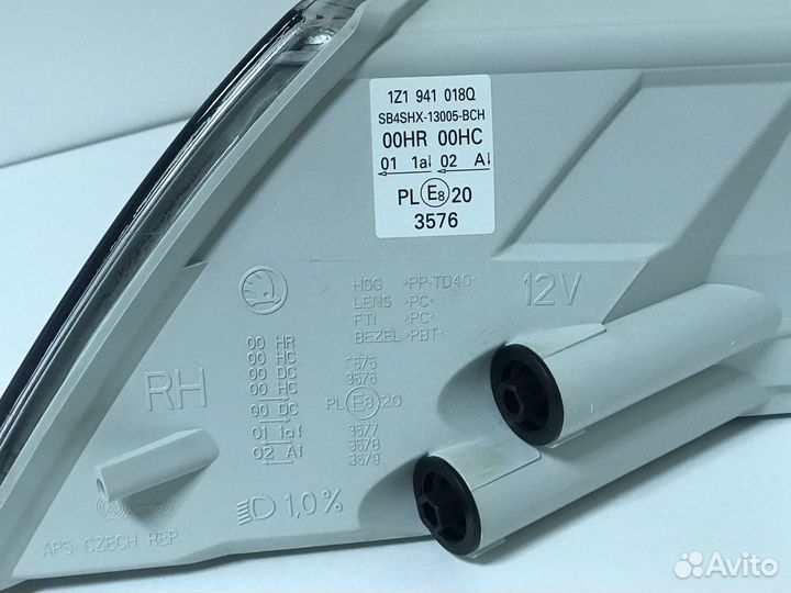 Фара правая Шкода Октавия