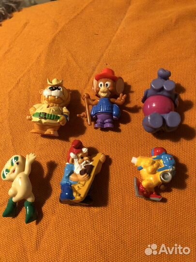 Разные фигурки из различных коллекций киндера