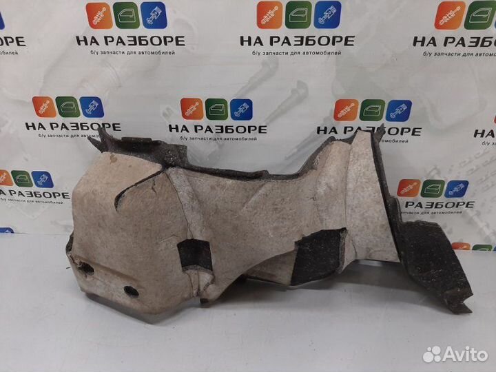 Обшивка багажника задняя правая Toyota Avensis