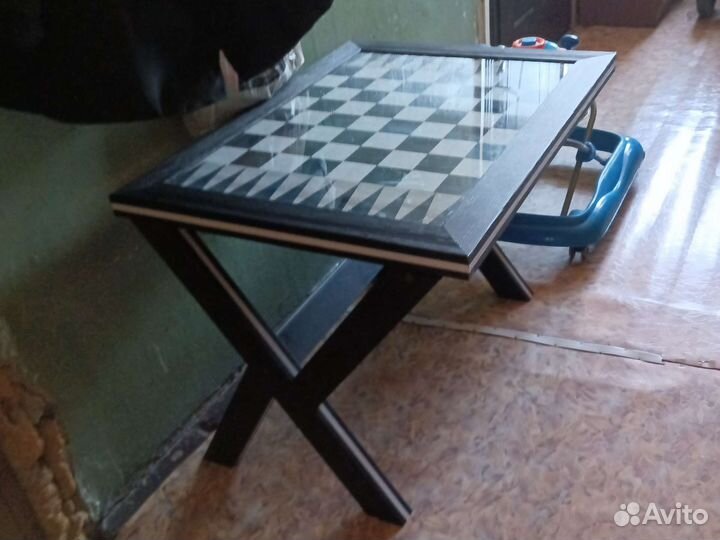 Шахматный столик