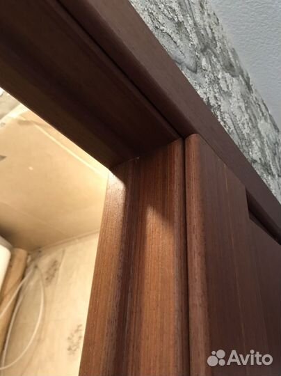 Дверь в ванную туалет