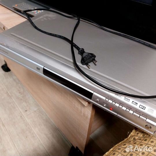 DVD плеер sharp
