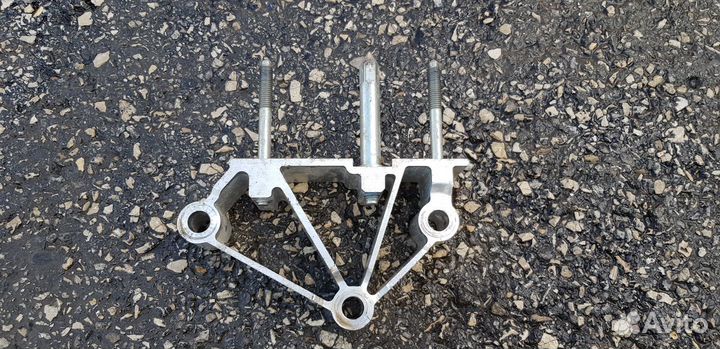 Skoda Octavia A5 Кронштейн левый 1k1857021d