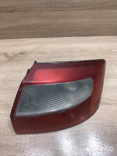 Фонарь задний правый Ауди A4 B6 седан