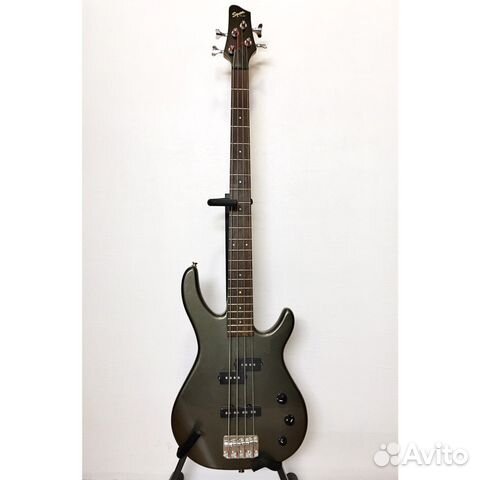 Бас гитара fender squier с челом