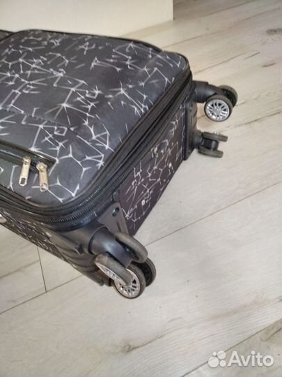 Чемодан на колесах размер L