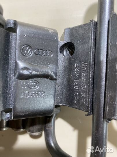 Петля передней двери Ауди Q7
