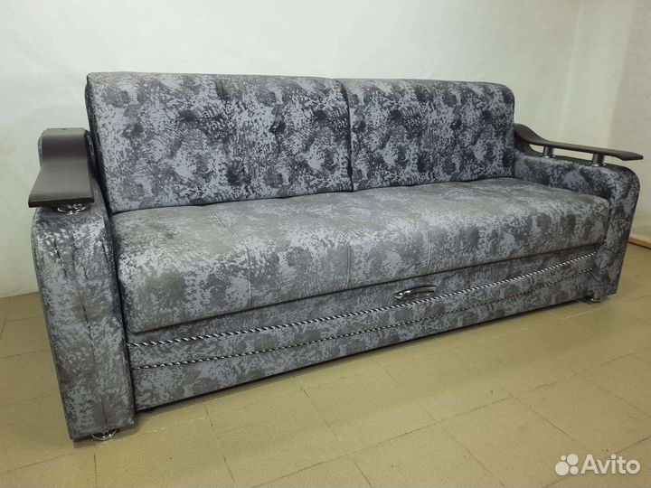 Диван на металлокаркасе