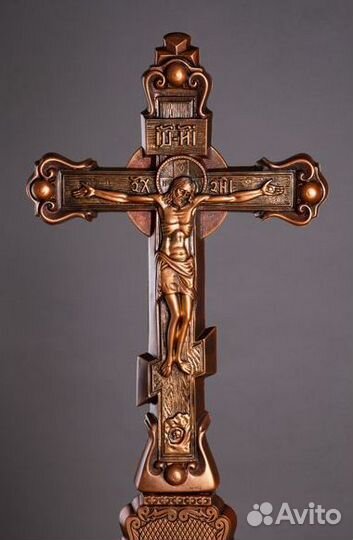 Крест могильный каменный