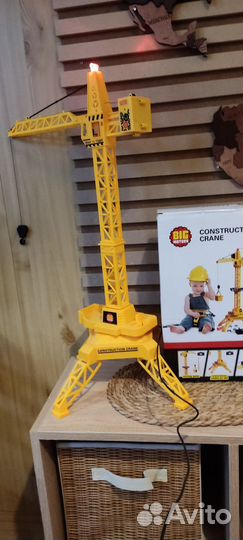 Подъемный кран на пульте управления