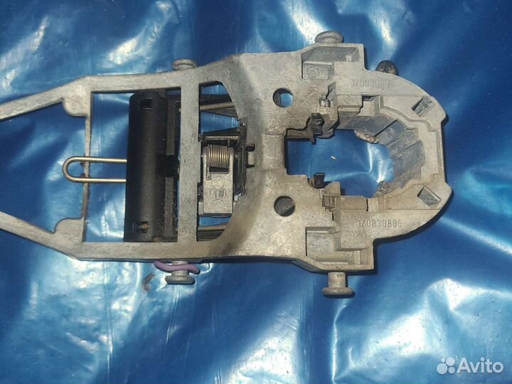 Ручка двери Skoda Volkswagen правая