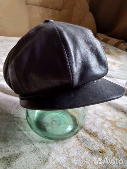 Кепка кожаная женская