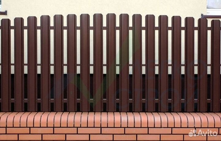 Забор из штакетника