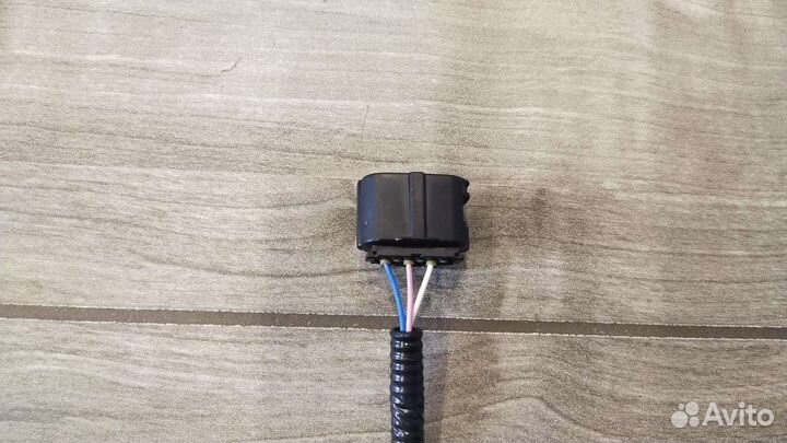 Фишка парктроника Ленд Крузер 200 3 pin 12-15