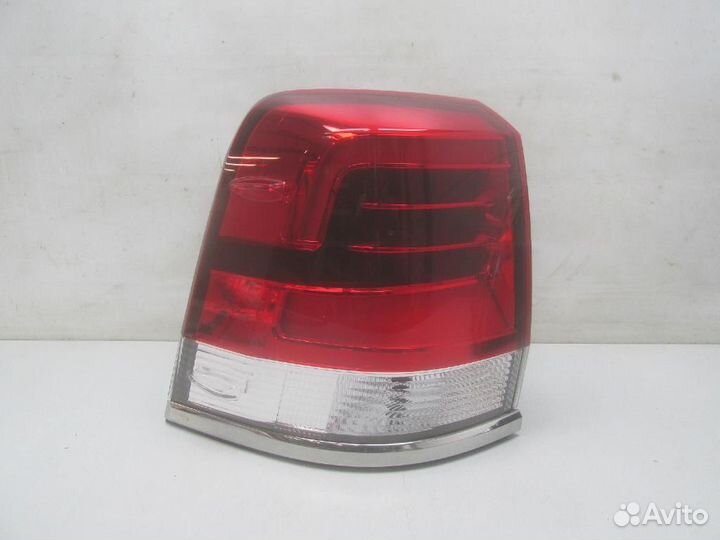 Фонарь задний наружный левый Toyota Land Cruiser