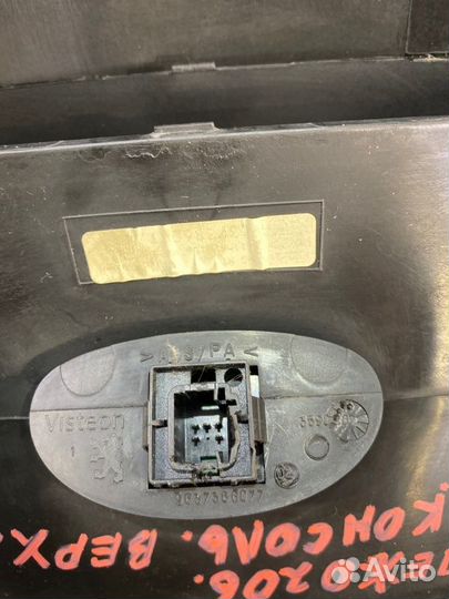 Накладка на центральную консоль (торпеды) Peugeot