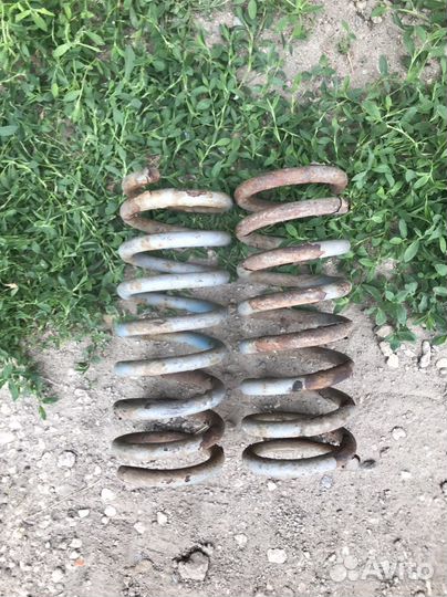 Пружины передние нива