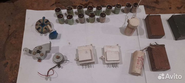 Конденсатор и моторчик 220 в и 12 в