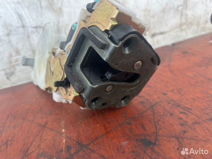 Замок двери задн прав Nissan Almera Classic