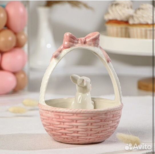 Конфетница с кроликом