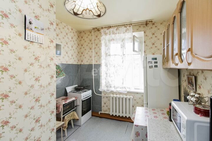 Комната 49 м² в 2-к., 1/2 эт.