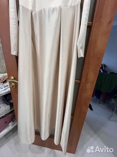 Атласное платье 50 размера